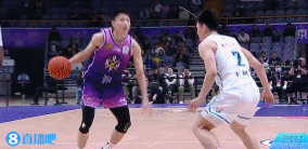 京媒:杨瀚森参加赛前训练伤无大碍 青岛主帅&大部分球员婉拒采访