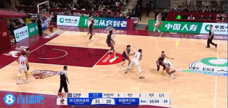 屡试不爽！李炎哲接球冲击篮筐 连续3次内线打中独得6分