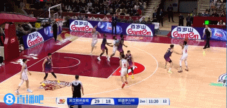 屡试不爽！李炎哲接球冲击篮筐 连续3次内线打中独得6分