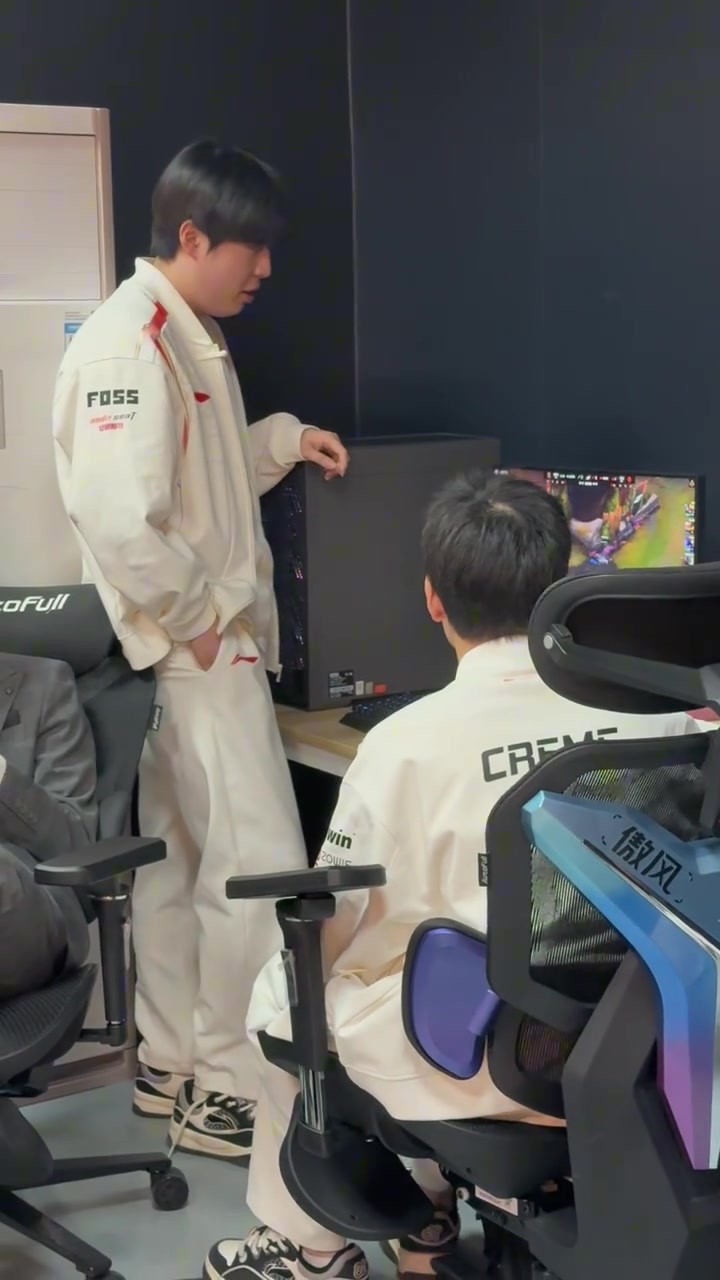 TES社媒更新视频：Kanavi和Creme的赛后极速小复盘