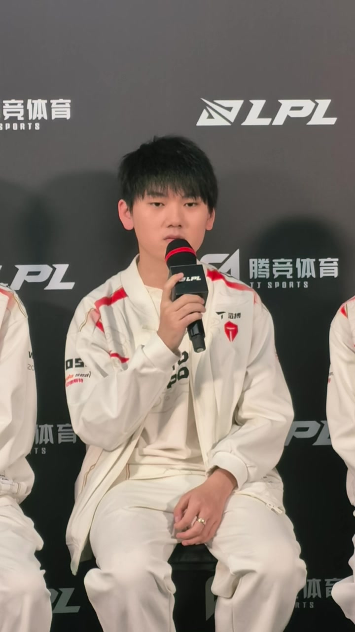 原来并没有什么特别意义！JKL：用iG卡莎只是因为皮肤手感好