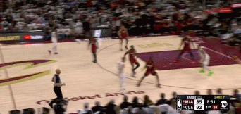 叫我话事人🥵!杰罗姆季后赛首秀15中10砍下28分 末节独得16分