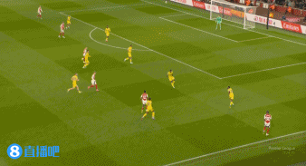 枪手再次领先！特罗萨德假射真扣，左脚射门被挡了一下变线破门