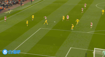 枪手再次领先！特罗萨德假射真扣，左脚射门被挡了一下变线破门