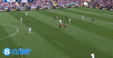 浪费机会啊！米兰反击4打2，奇克离谱射门打飞&队友空位无奈摊手