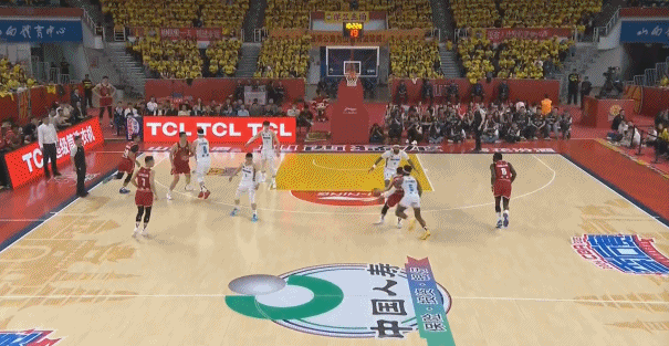 NBA级别的隔扣💥💥曾凡博快攻霸王踏步 弹射起飞滑翔暴力劈扣