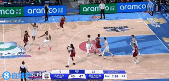 探囊取物！周琦空切接球 起飞双手轻松将球砸进篮筐😍