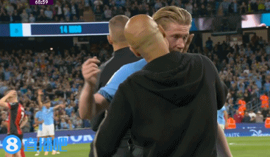 King主场谢幕！德布劳内被换下，接受全场掌声致敬👏